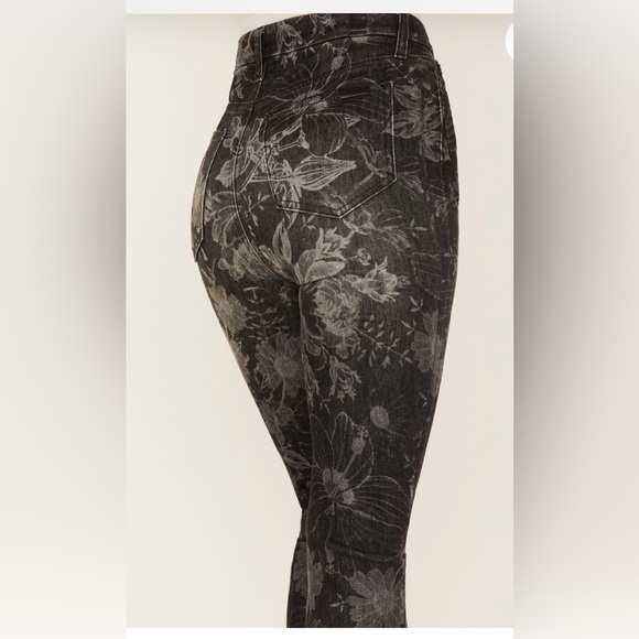 HIGH RISE SKINNY BOOTCUT IN FAIRYTALE FLORAL BLACK Sustainable Seven Jeans NWT - Picture 5 of 12